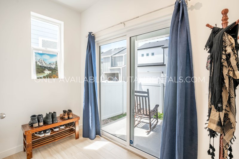 Charming 3-Bed Home in Arrowhead Park – Great Location & Pet-Friendly! property image