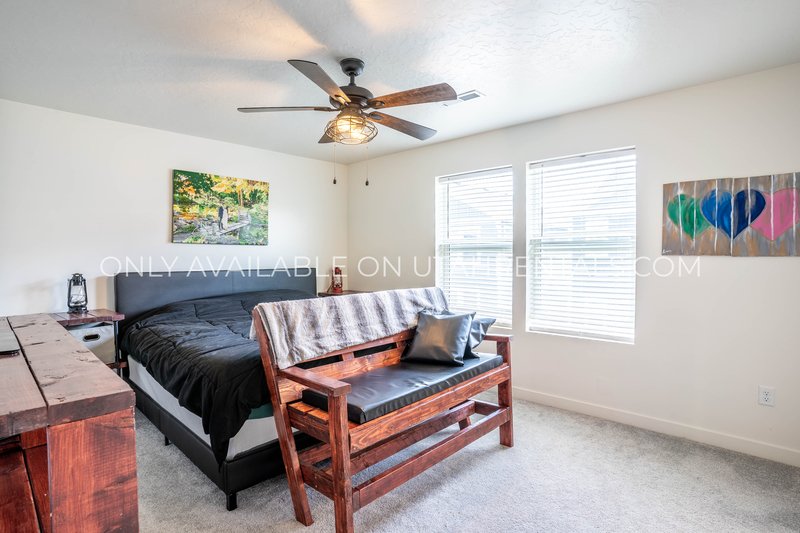 Charming 3-Bed Home in Arrowhead Park – Great Location & Pet-Friendly! property image