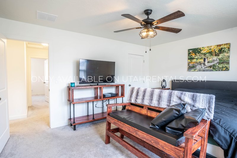 Charming 3-Bed Home in Arrowhead Park – Great Location & Pet-Friendly! property image