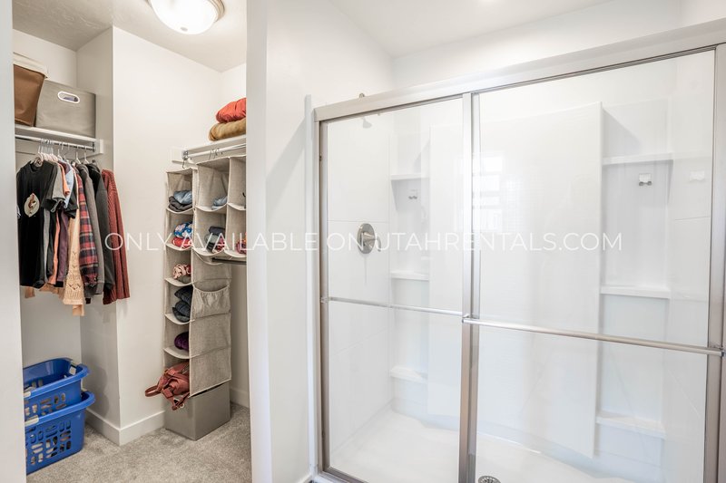 Charming 3-Bed Home in Arrowhead Park – Great Location & Pet-Friendly! property image