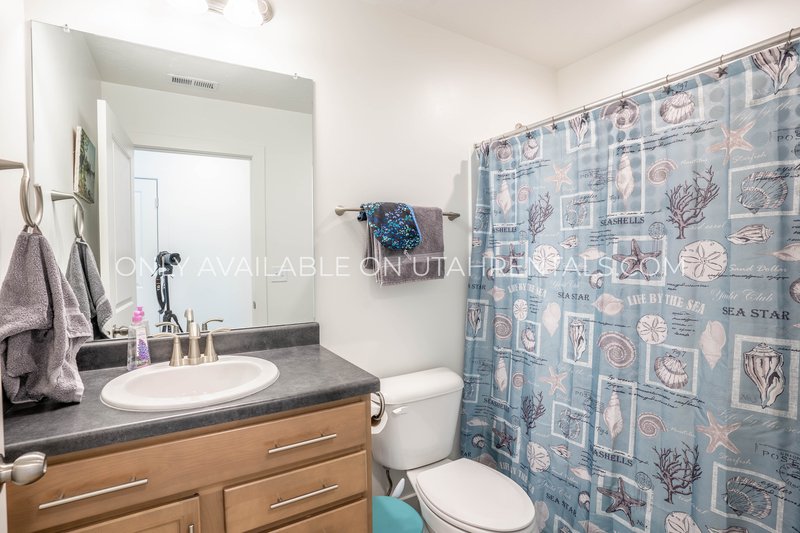 Charming 3-Bed Home in Arrowhead Park – Great Location & Pet-Friendly! property image