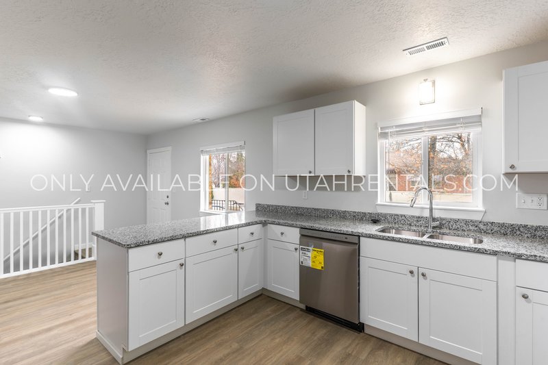 Beautiful Duplex Apartment 4 bd/2 ba property image