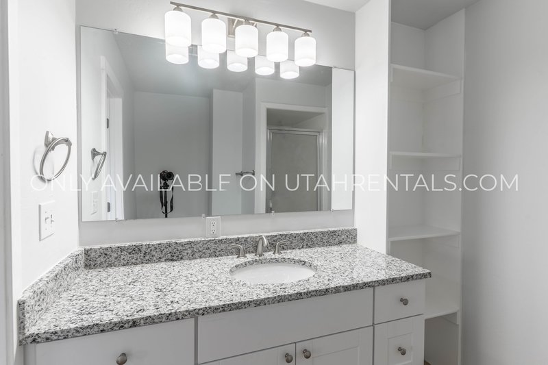 Beautiful Duplex Apartment 4 bd/2 ba property image