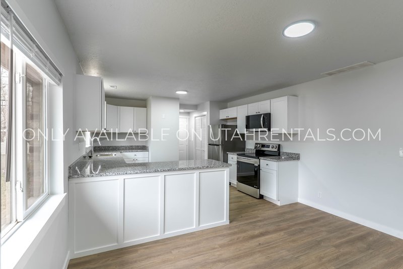 Beautiful Duplex Apartment 4 bd/2 ba property image