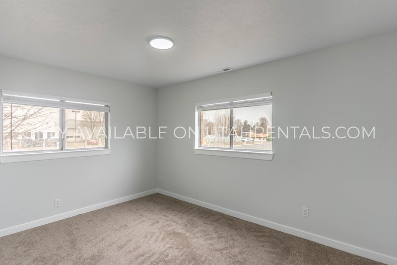 Beautiful Duplex Apartment 4 bd/2 ba property image