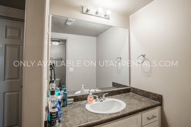 Private Room Available at Lanai D3 property image