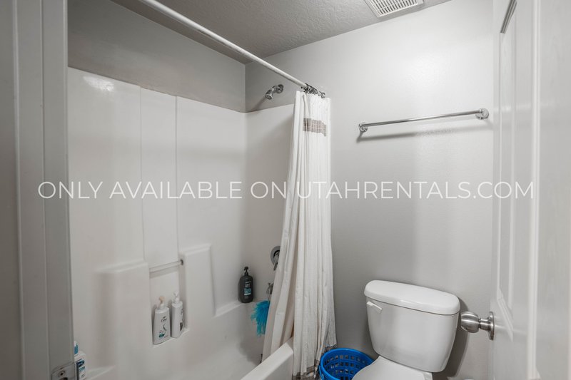 Private Room Available at Lanai D3 property image