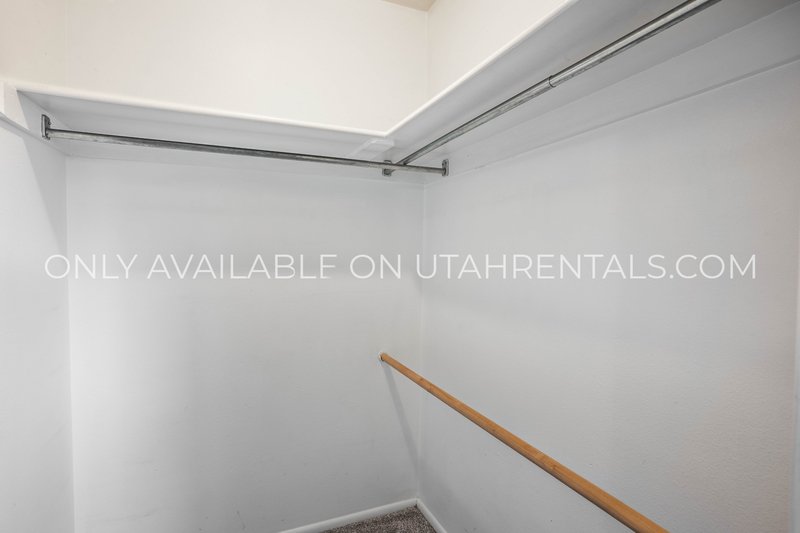 Charming 2-bedroom, 1.5-bathroom condominium in provo property image