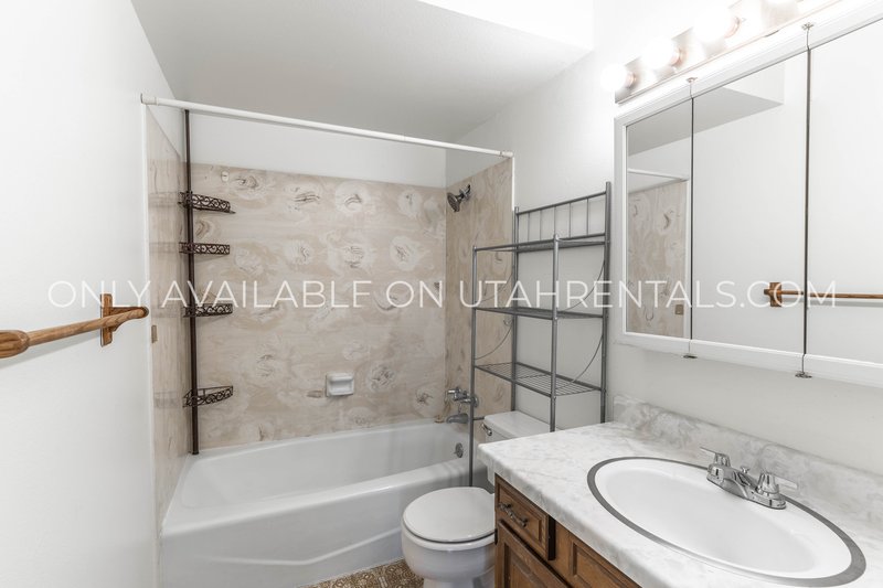 Charming 2-bedroom, 1.5-bathroom condominium in provo property image
