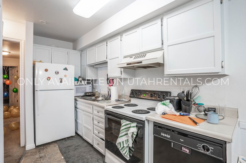 Private Master Bedroom with Walk-In Closet and Private Bathroom at Stonebridge property image