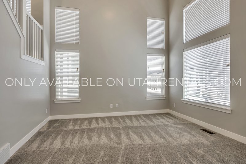 Stunning End-Unit Townhome in Lehi's 