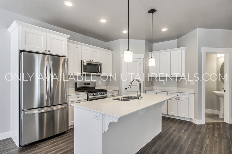 Stunning End-Unit Townhome in Lehi's 