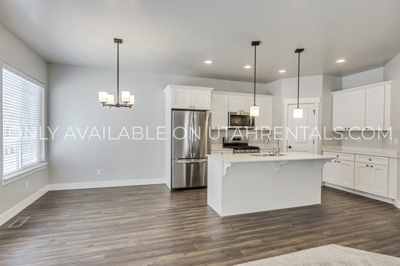 Stunning End-Unit Townhome in Lehi's 