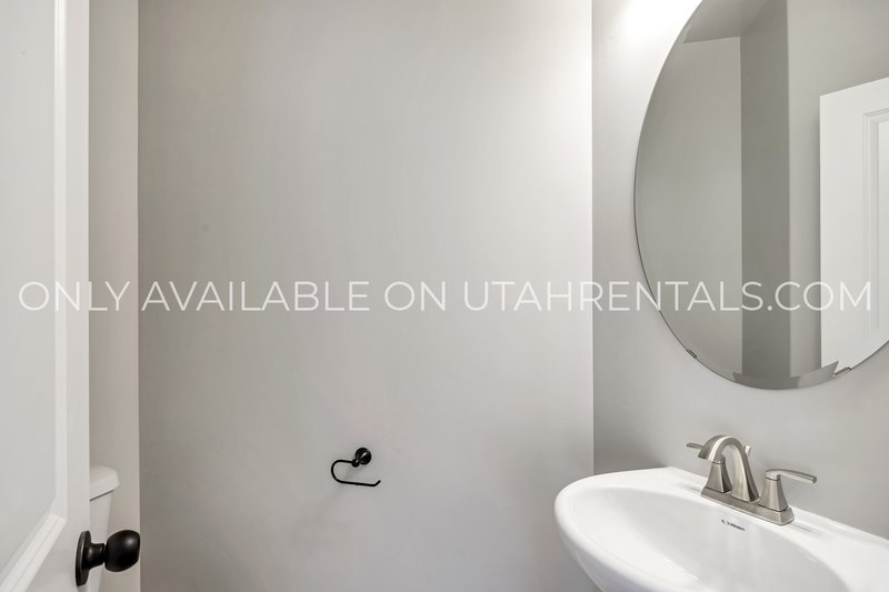 Stunning End-Unit Townhome in Lehi's 