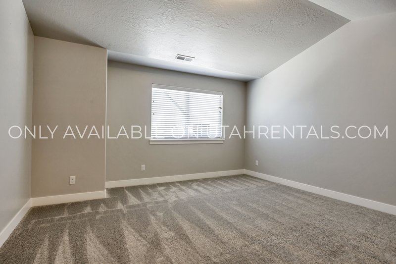 Stunning End-Unit Townhome in Lehi's 