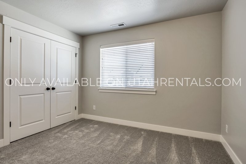 Stunning End-Unit Townhome in Lehi's 