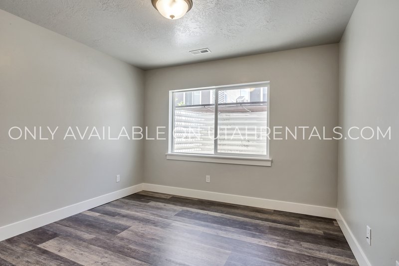 Stunning End-Unit Townhome in Lehi's 