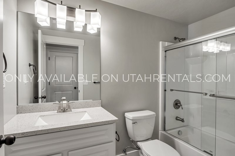 Stunning End-Unit Townhome in Lehi's 