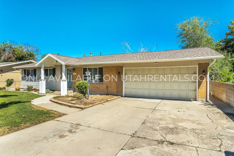 Spacious 5-Bedroom Home in Prime Location! property image