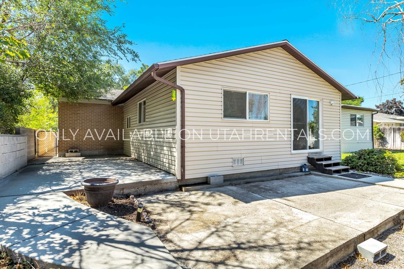 Spacious 5-Bedroom Home in Prime Location! property image