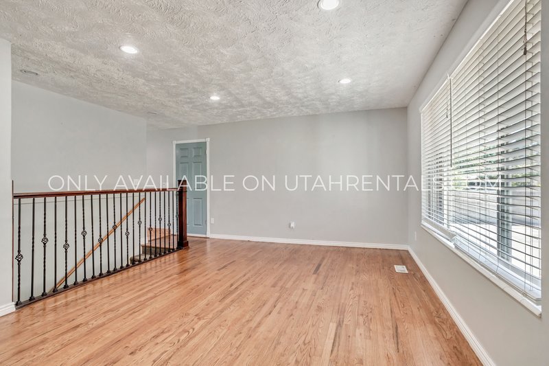 Spacious 5-Bedroom Home in Prime Location! property image