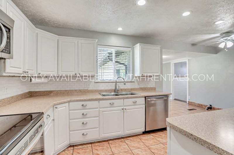 Spacious 5-Bedroom Home in Prime Location! property image