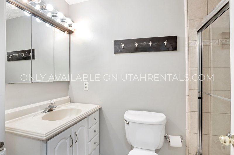 Spacious 5-Bedroom Home in Prime Location! property image