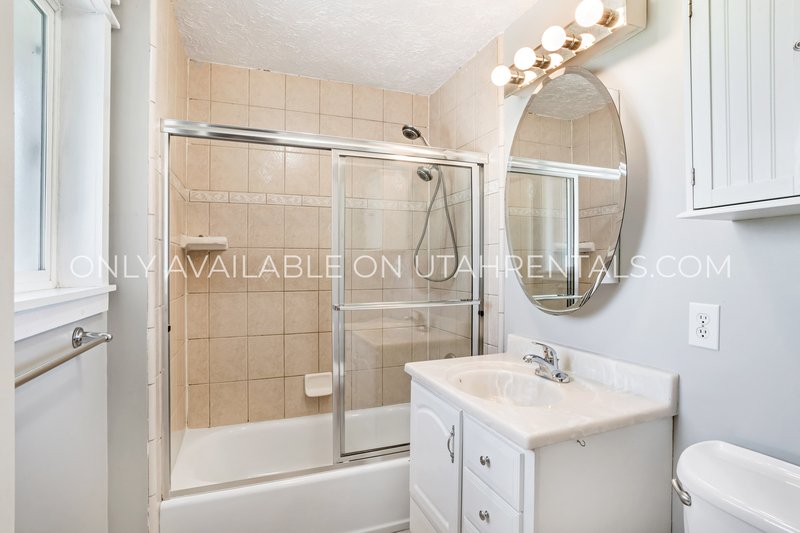 Spacious 5-Bedroom Home in Prime Location! property image