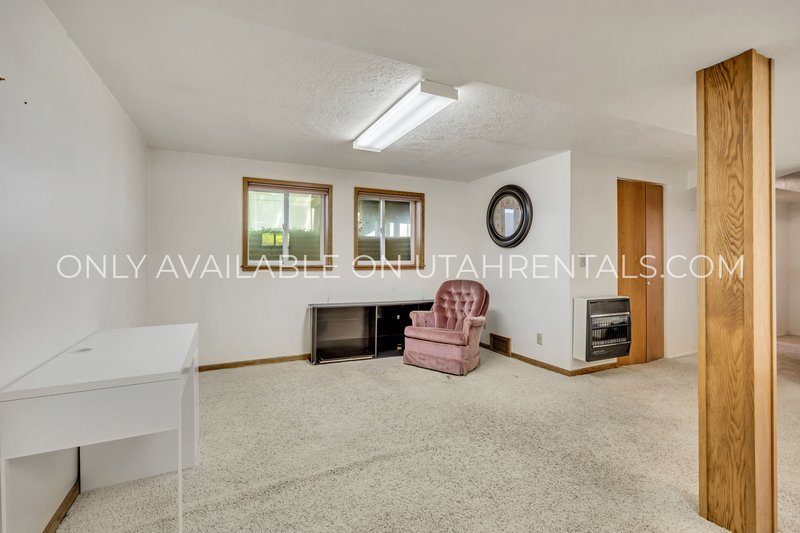 Large Private Room in Shared House Near USU! property image