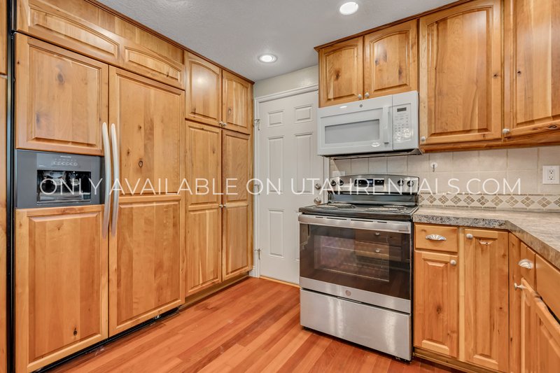 Large Private Room in Shared House Near USU! property image