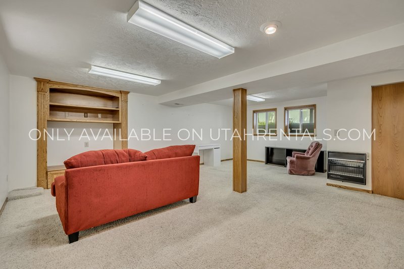 Large Private Room in Shared House Near USU! property image
