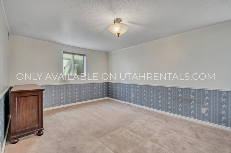 Large Private Room in Shared House Near USU! property image