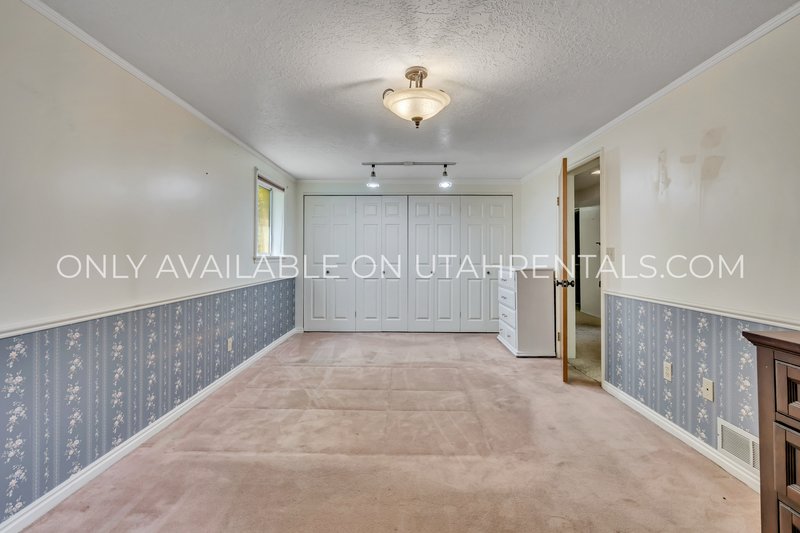 Large Private Room in Shared House Near USU! property image