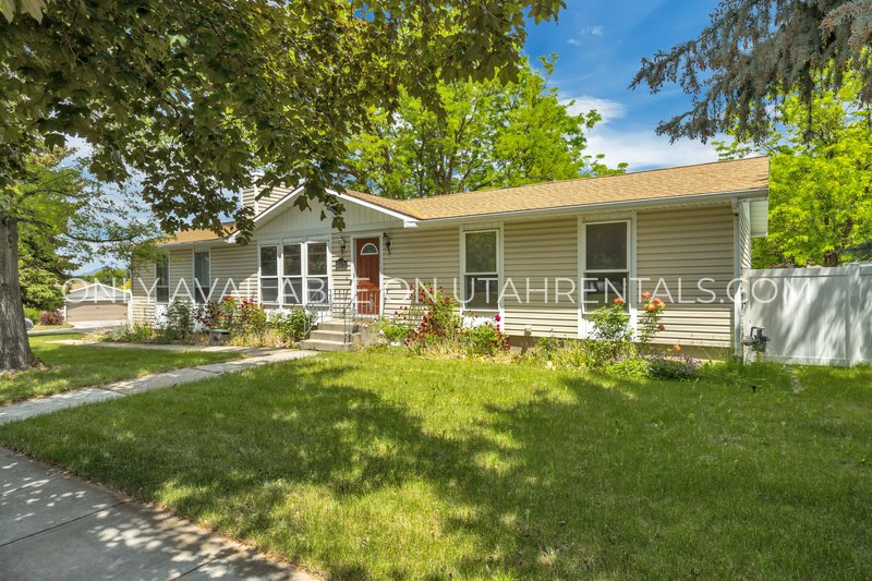 Large Private Room in Shared House Near USU! property image