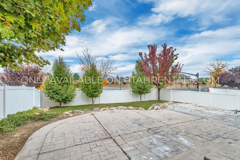 Beautiful 4 Bedroom Home in Prime South Jordan Location! property image