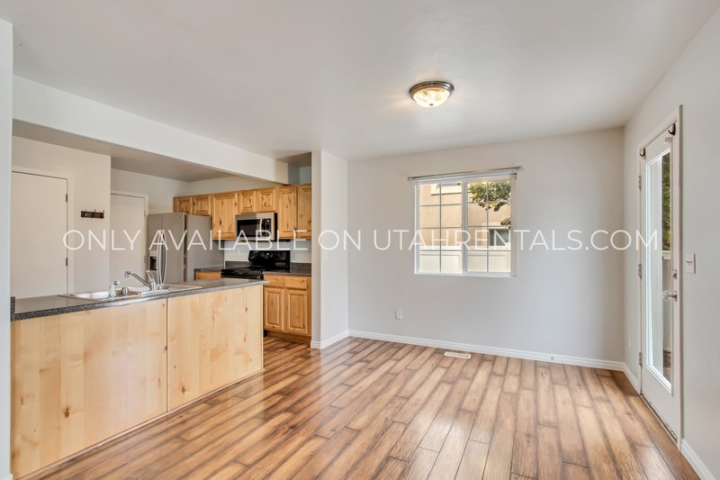 Beautiful 4 Bedroom Home in Prime South Jordan Location! property image