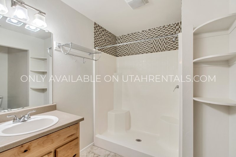 Beautiful 4 Bedroom Home in Prime South Jordan Location! property image