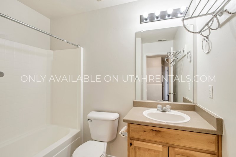 Beautiful 4 Bedroom Home in Prime South Jordan Location! property image
