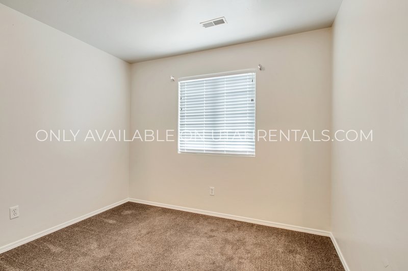 Beautiful 4 Bedroom Home in Prime South Jordan Location! property image