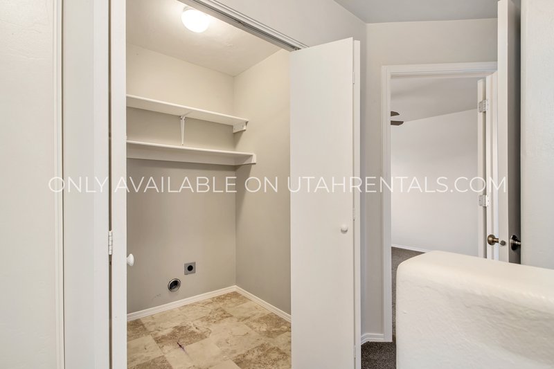 Beautiful 4 Bedroom Home in Prime South Jordan Location! property image