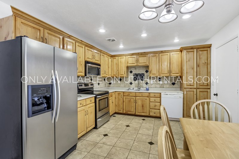 Stunning 5-Bedroom Home at the Foot of the Wasatch Mountains property image