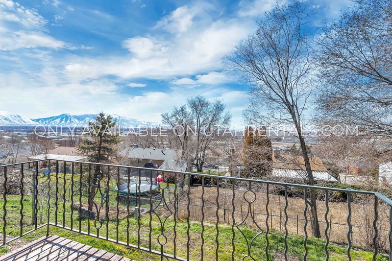 Stunning 5-Bedroom Home at the Foot of the Wasatch Mountains property image