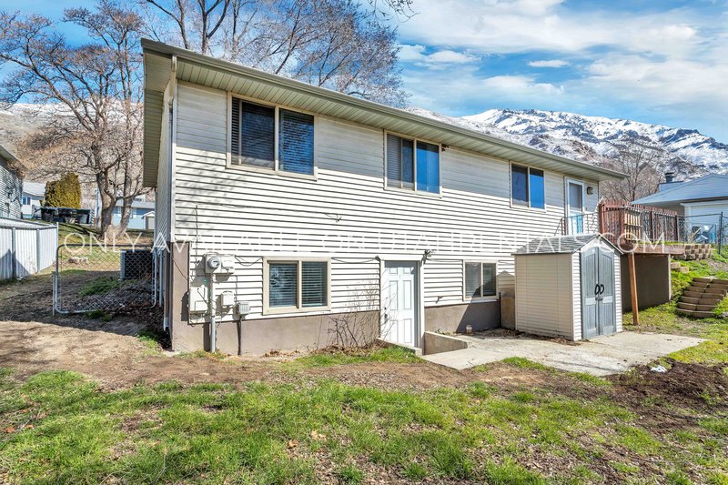 Stunning 5-Bedroom Home at the Foot of the Wasatch Mountains property image
