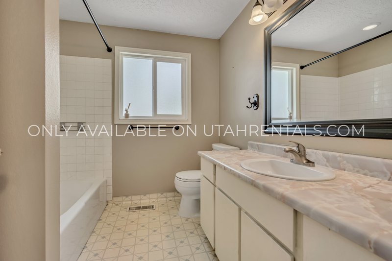 Private Room in Shared House property image