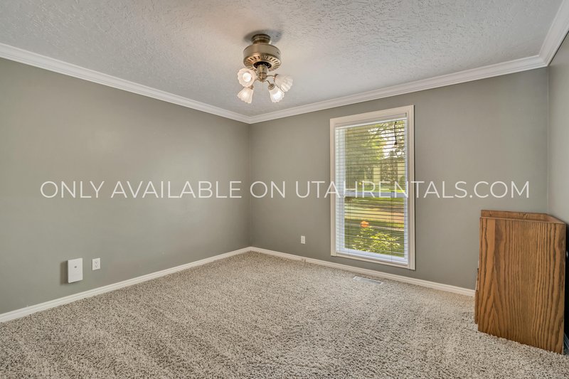 Private Room in Shared House property image