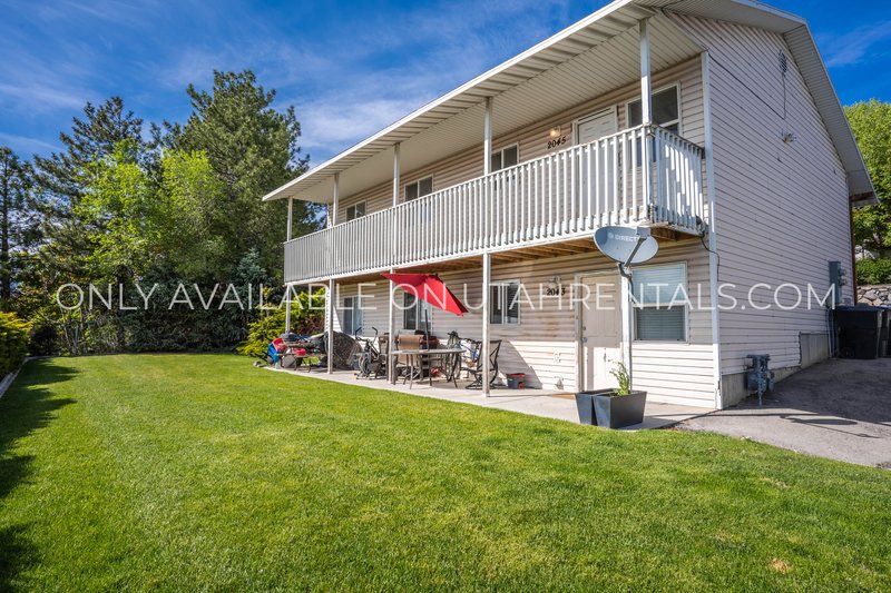 Spacious 3-Bedroom Apartment with Mountain Views and Backyard Oasis property image