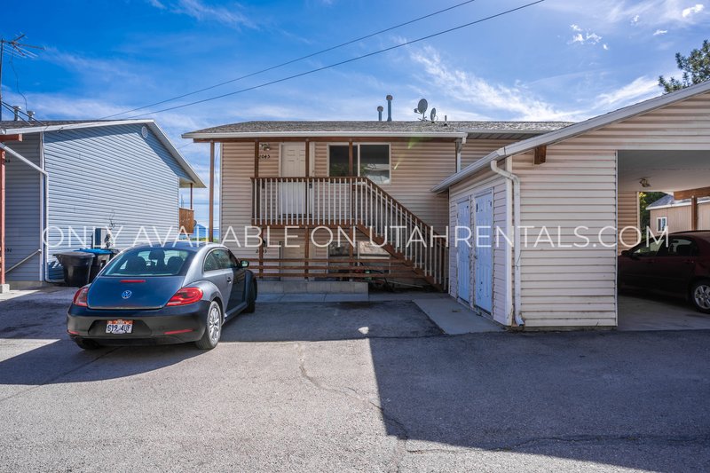 Spacious 3-Bedroom Apartment with Mountain Views and Backyard Oasis property image