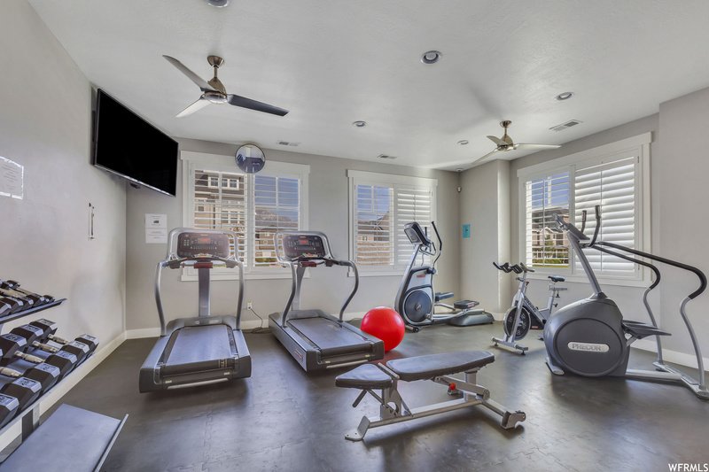 Beautiful 3-Bedroom Vineyard Townhome – Premium Community Amenities! property image