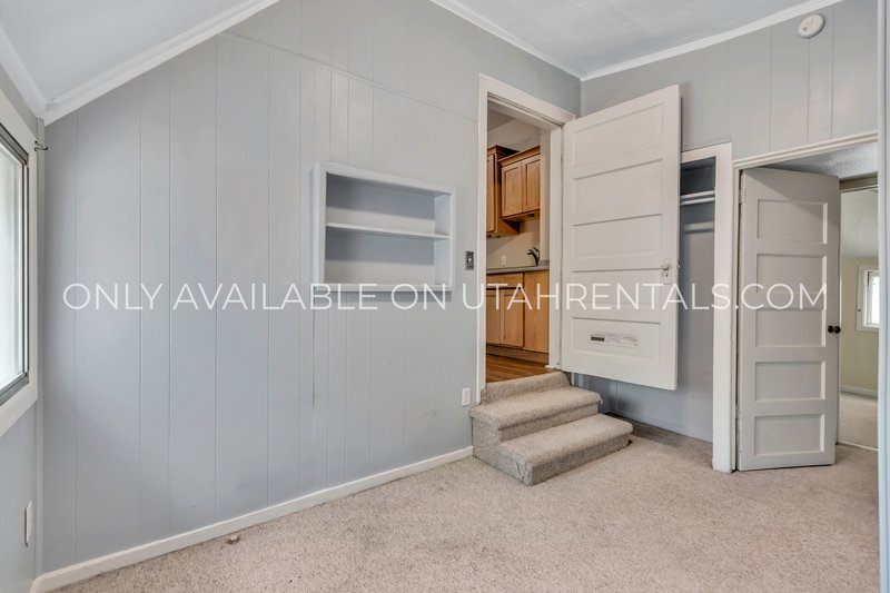 Private Bedroom for Rent in Shared Apartment Near University! property image