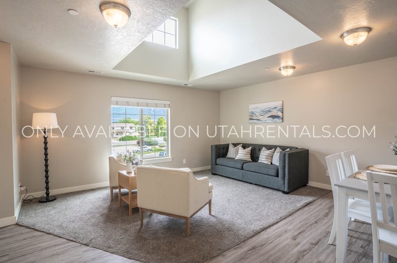 Beautiful Top Floor 2-Bed 2-Bath Layout property image